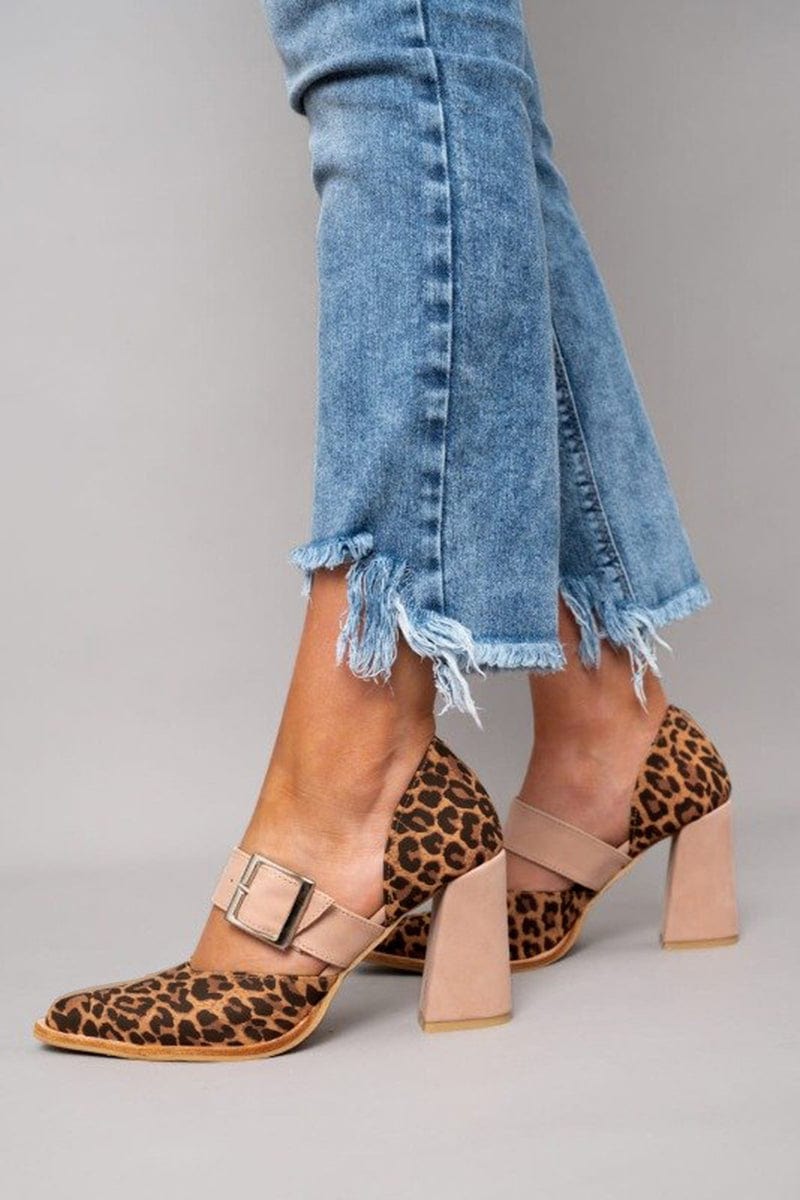 Elena -  Tacones de bloque con estampado de leopardo audaz