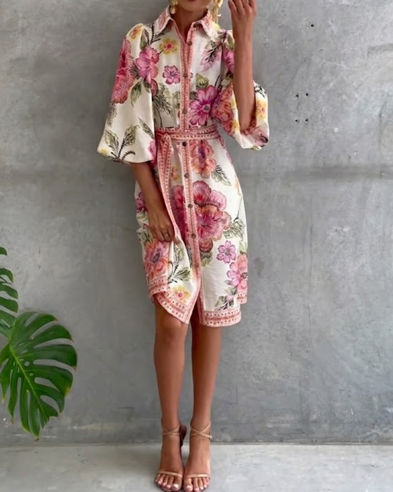 Miriam - Vestido con mangas acampanadas, cuello festoneado y estampado