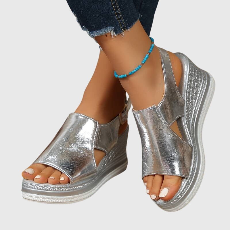 Evania -  Elegantes zapatos abiertos con acabado dorado