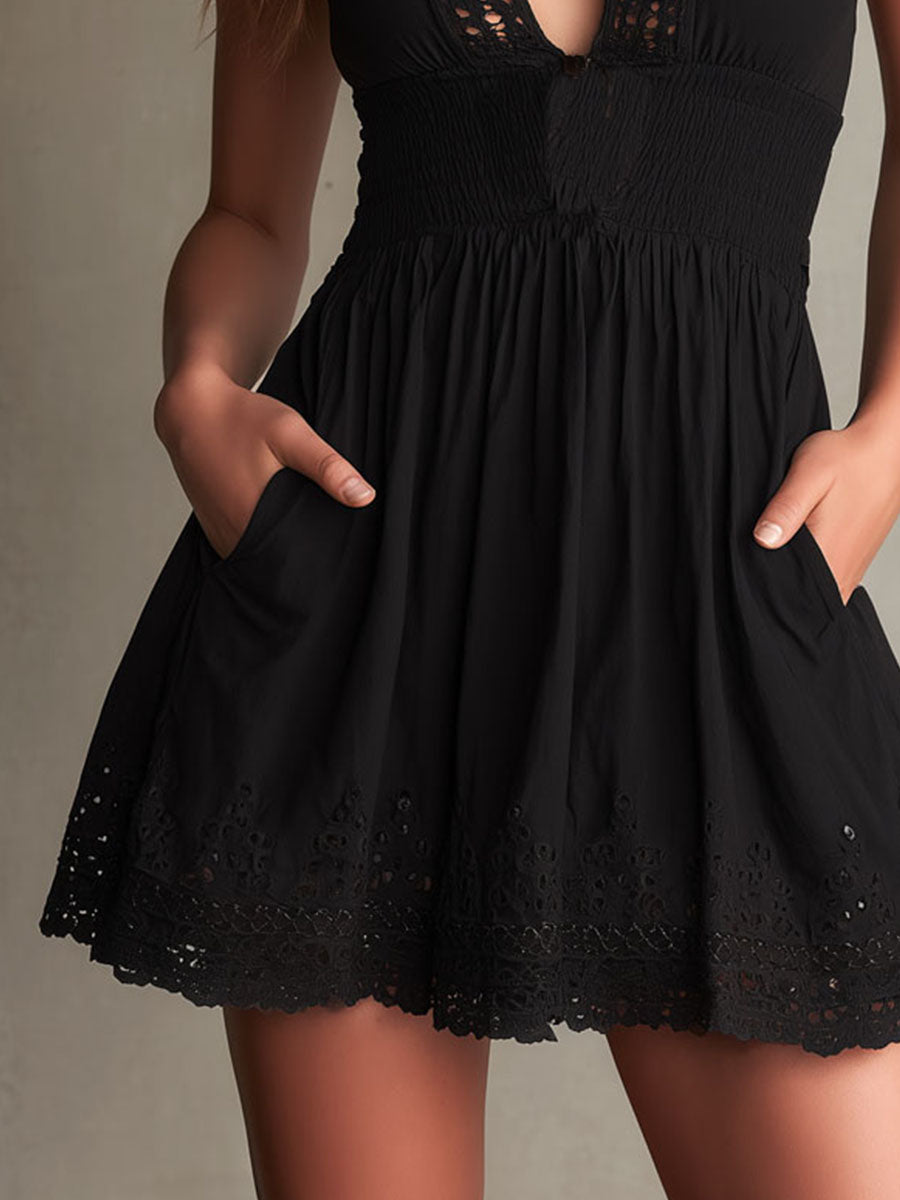 Yara - Minivestido negro estilo boho chic con bordados y ojales.