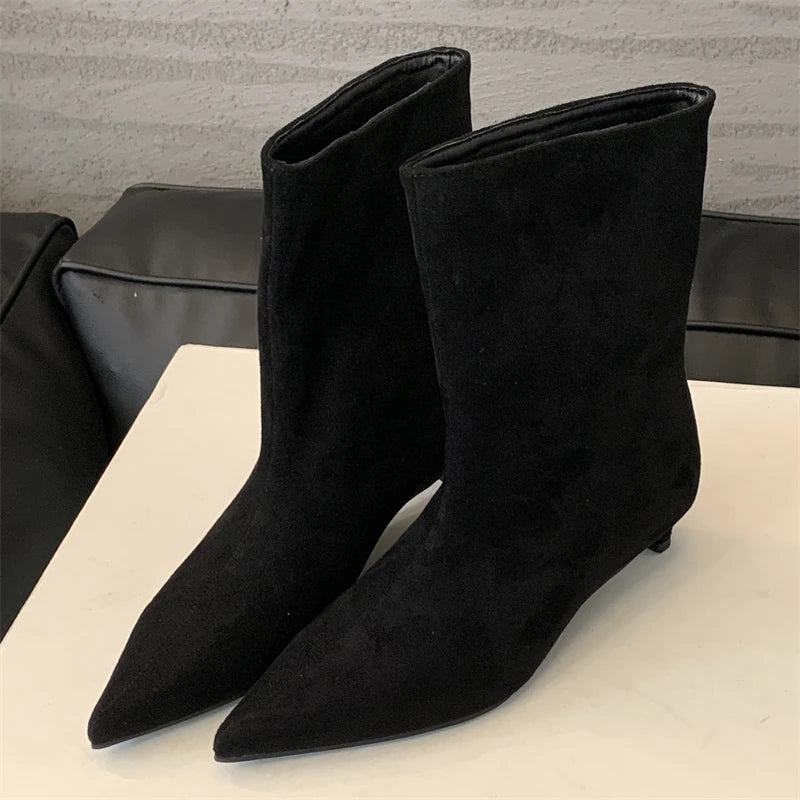 Botas Maria – Elegantes Botas de Ante Marrón