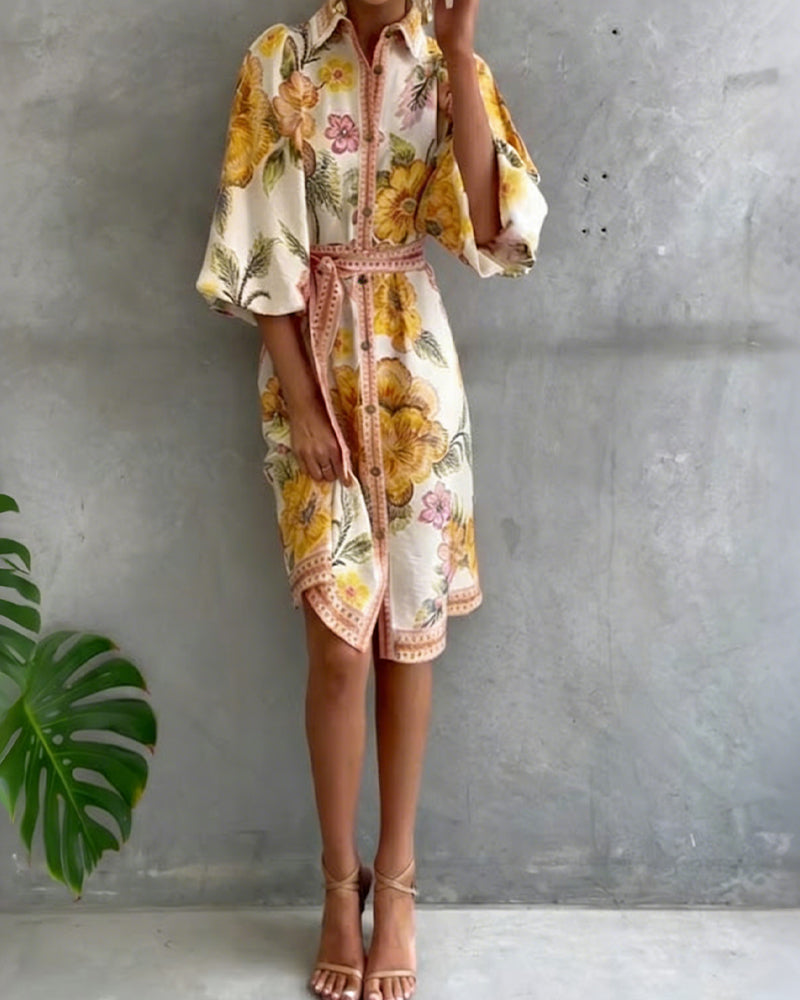 Miriam - Vestido con mangas acampanadas, cuello festoneado y estampado