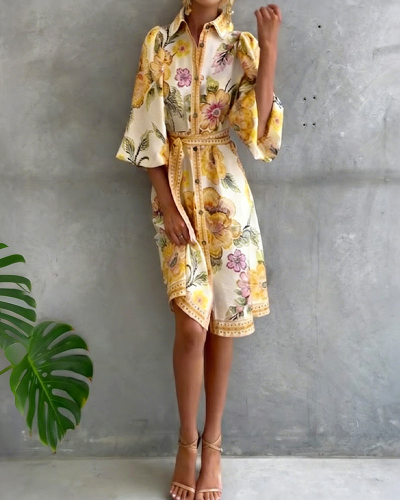 Miriam - Vestido con mangas acampanadas, cuello festoneado y estampado