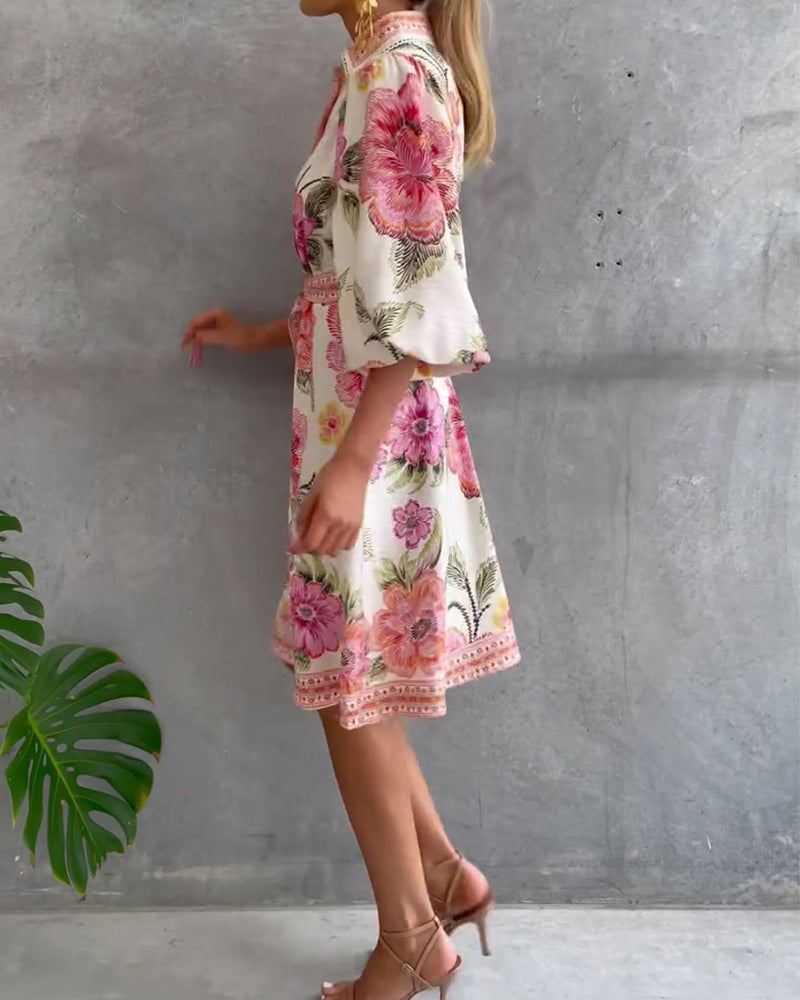 Miriam - Vestido con mangas acampanadas, cuello festoneado y estampado