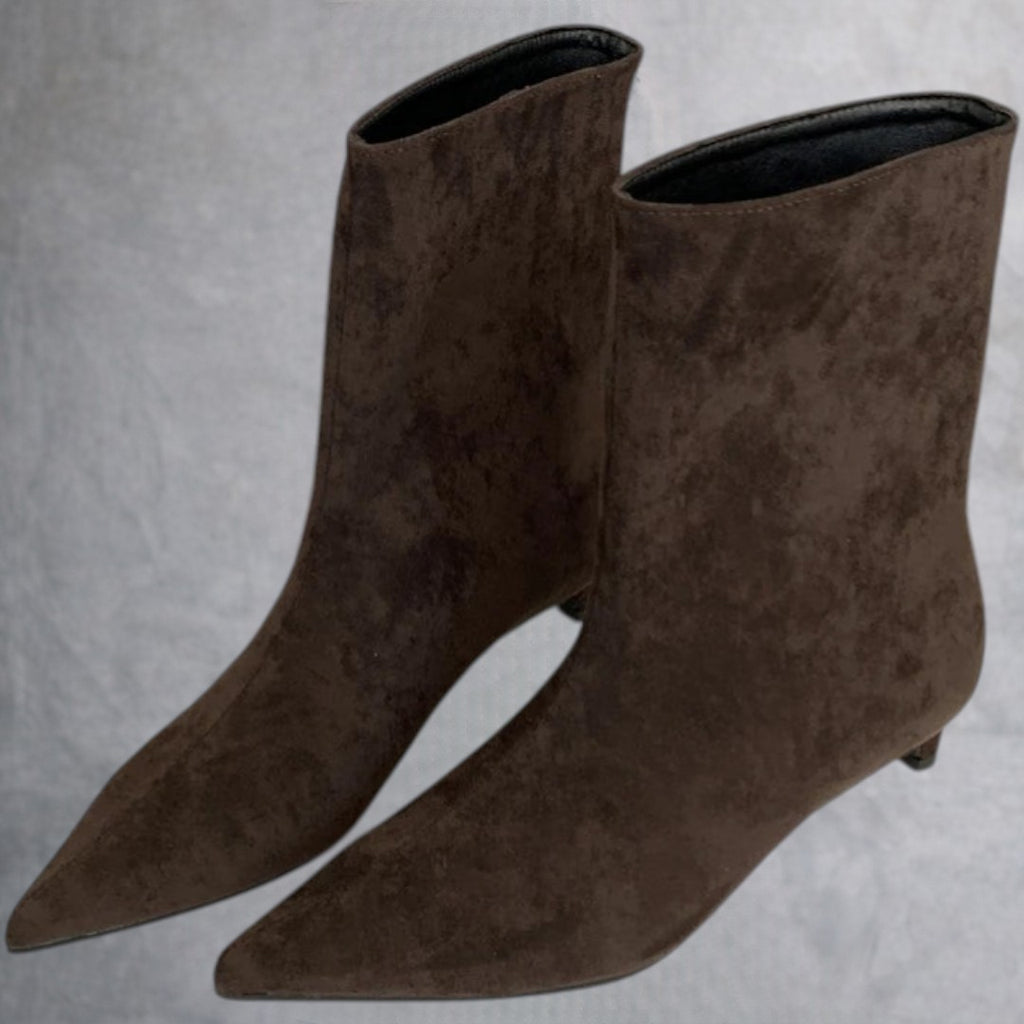 Botas Maria – Elegantes Botas de Ante Marrón