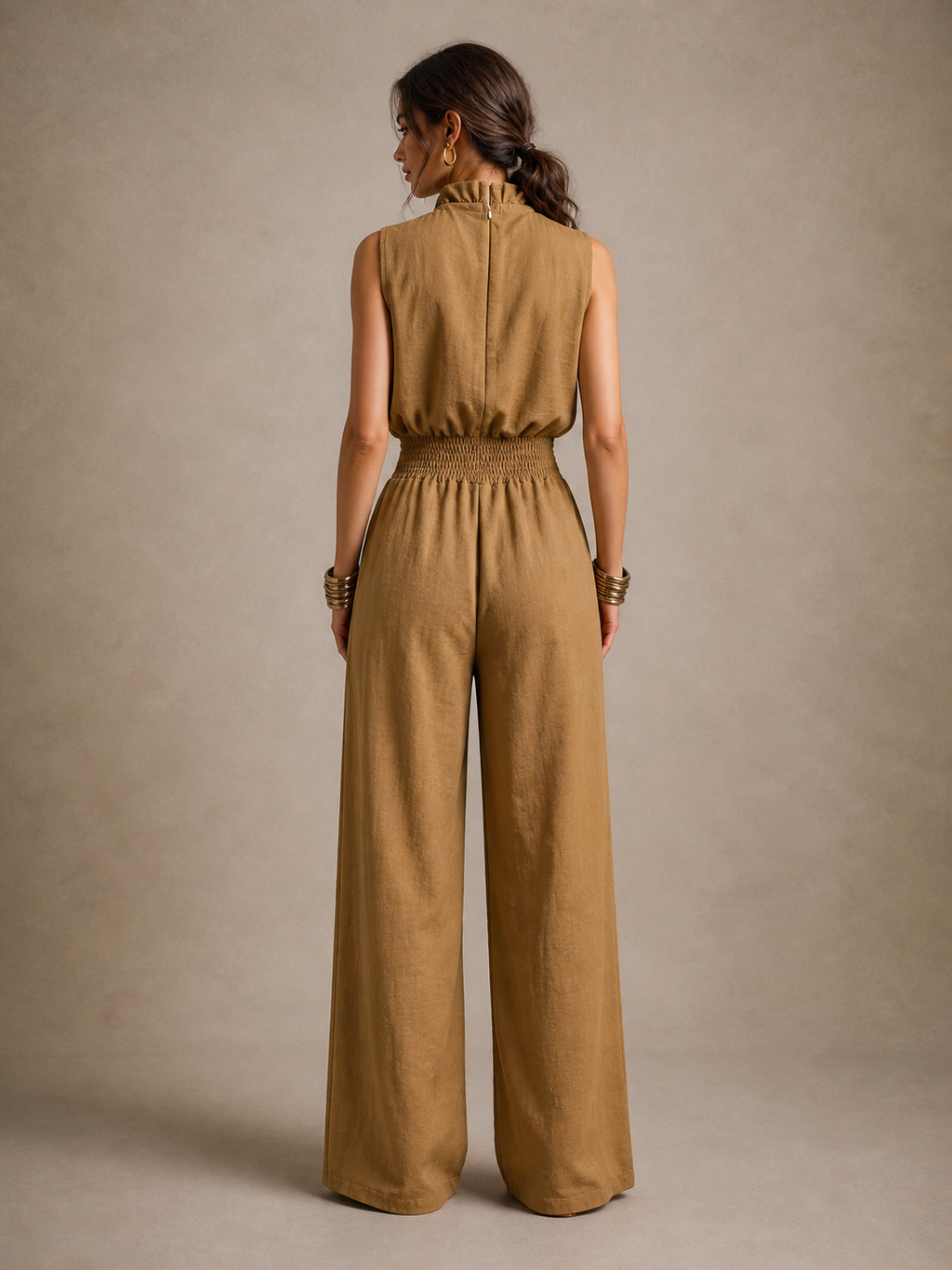 Niva - Pantalón de Color Camel con Cuello Alto Anudado y Pernera Ancha
