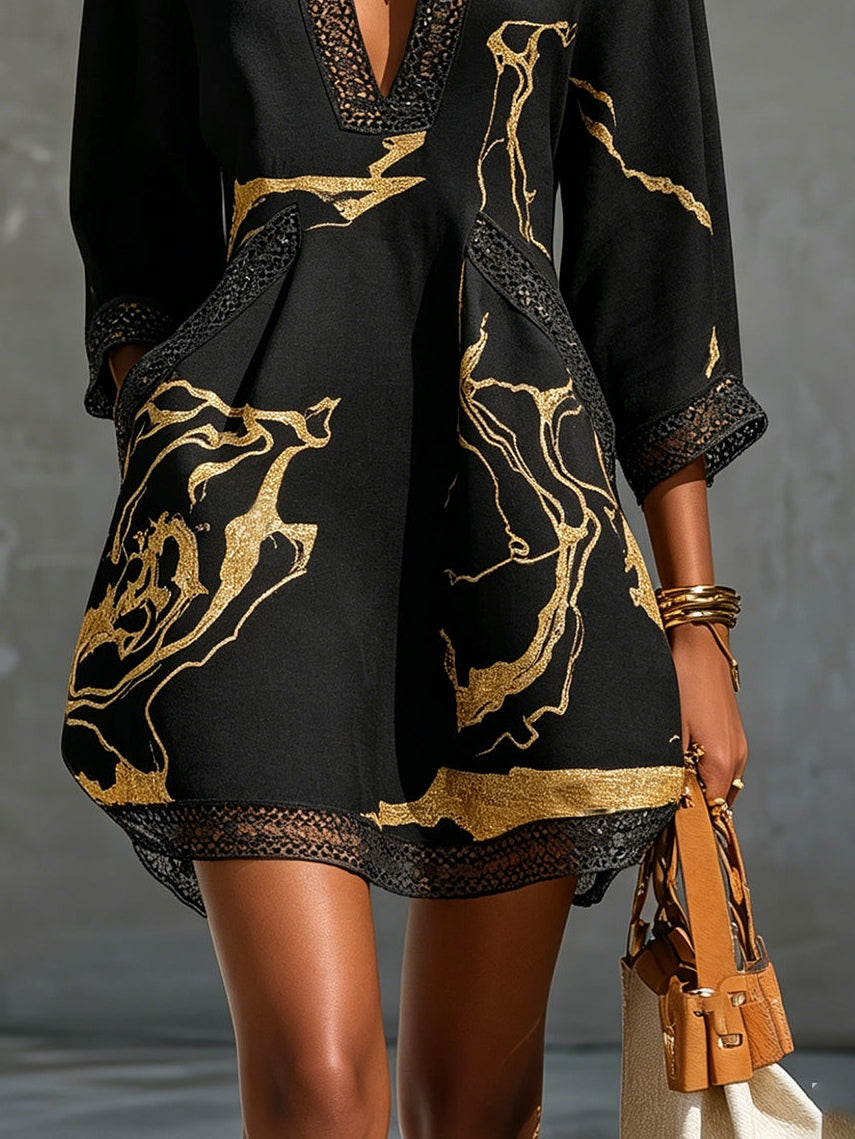 Iria -  Minivestido Negro con Estampado de Mármol Dorado y Encaje de Ganchillo