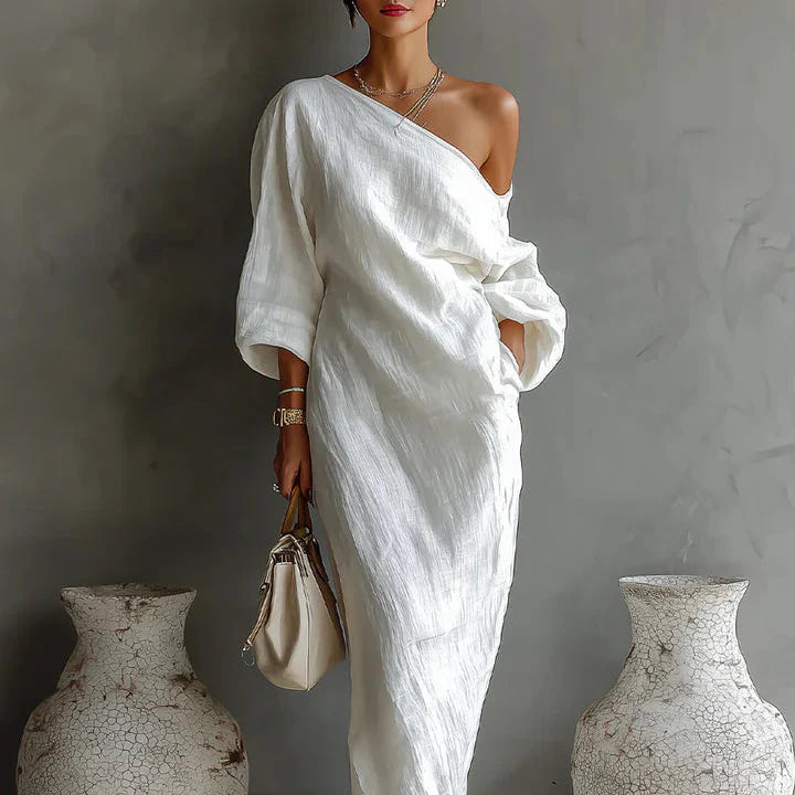 Vestido largo elegante y fluido con un solo hombro