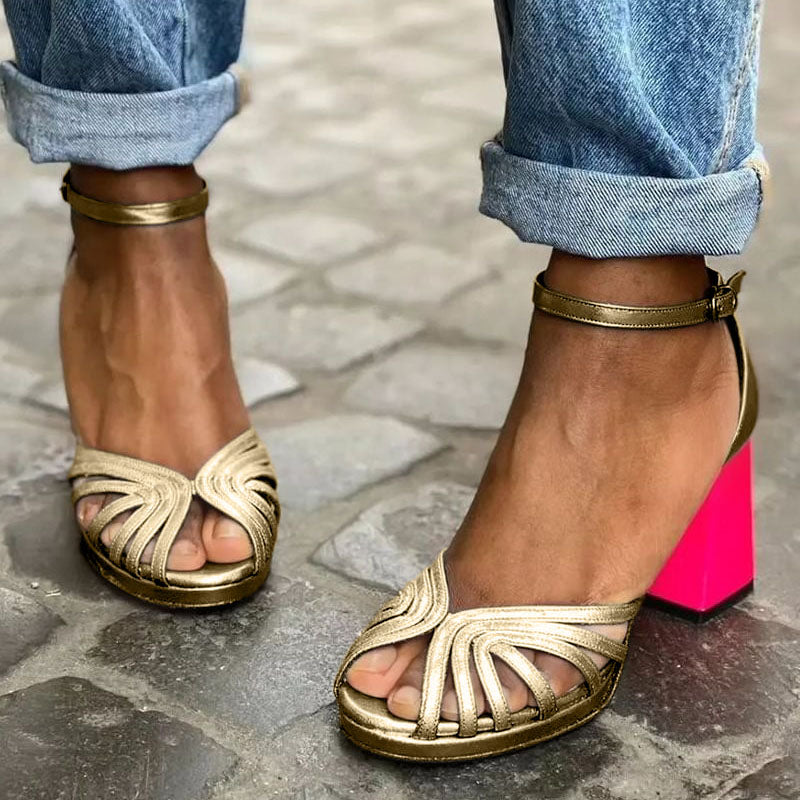 Nekane - Tacones Clásicos con Tira en el Tobillo y Dedos al descubierto