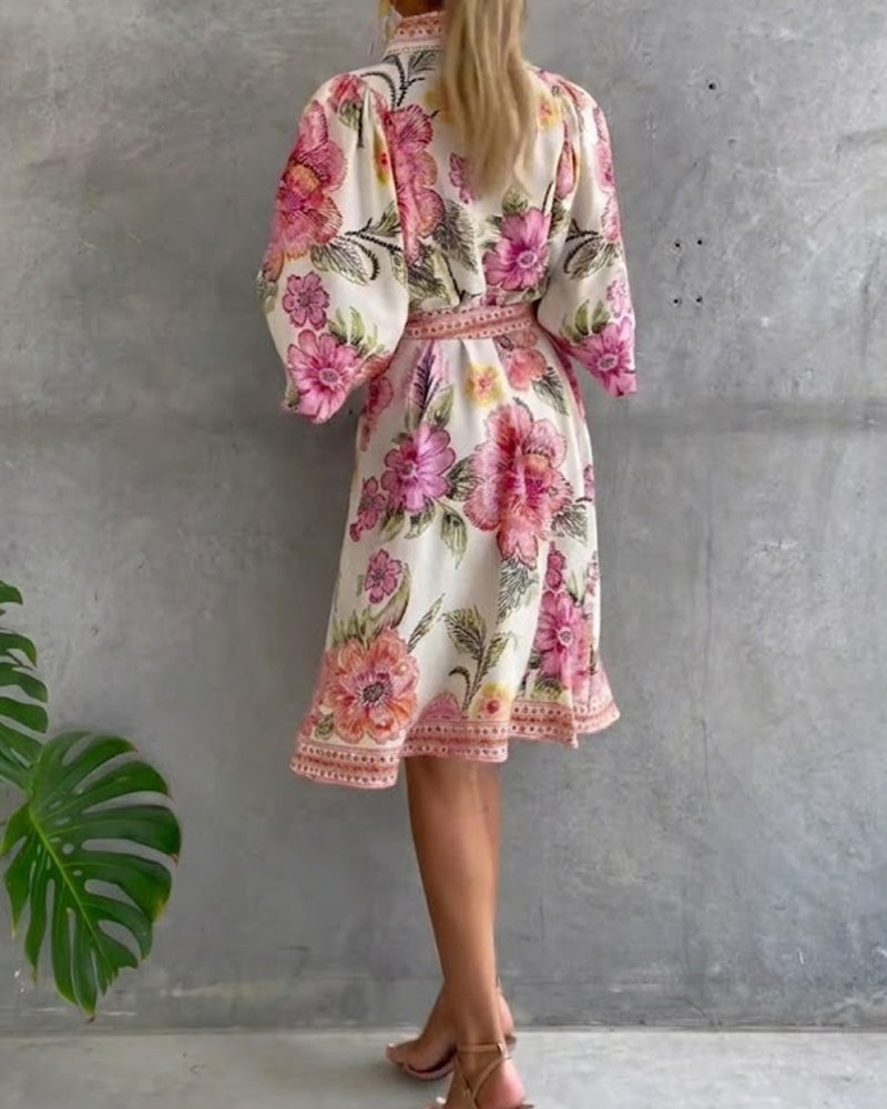 Miriam - Vestido con mangas acampanadas, cuello festoneado y estampado