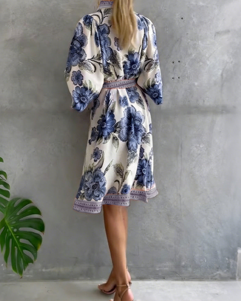Miriam - Vestido con mangas acampanadas, cuello festoneado y estampado
