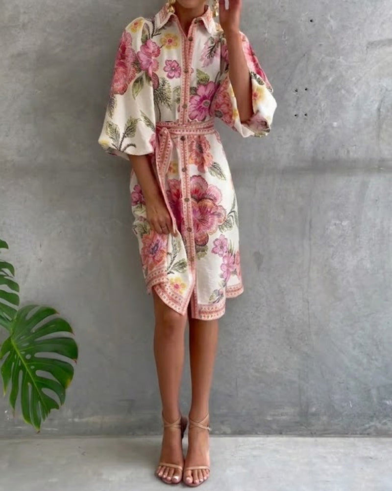 Miriam - Vestido con mangas acampanadas, cuello festoneado y estampado