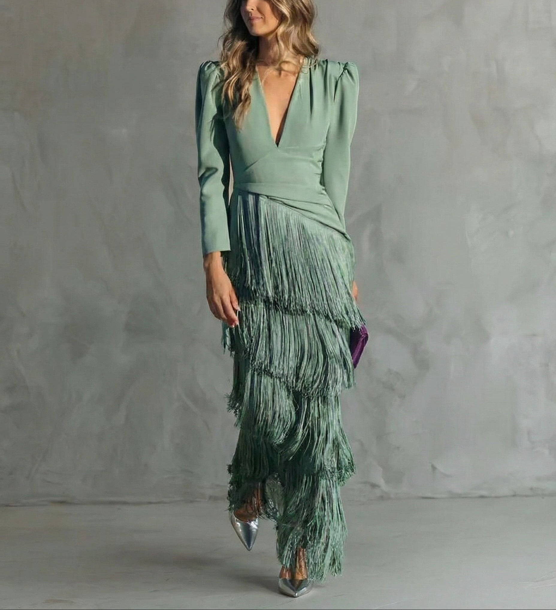 Sabela - Vestido midi elegante con mangas de flecos