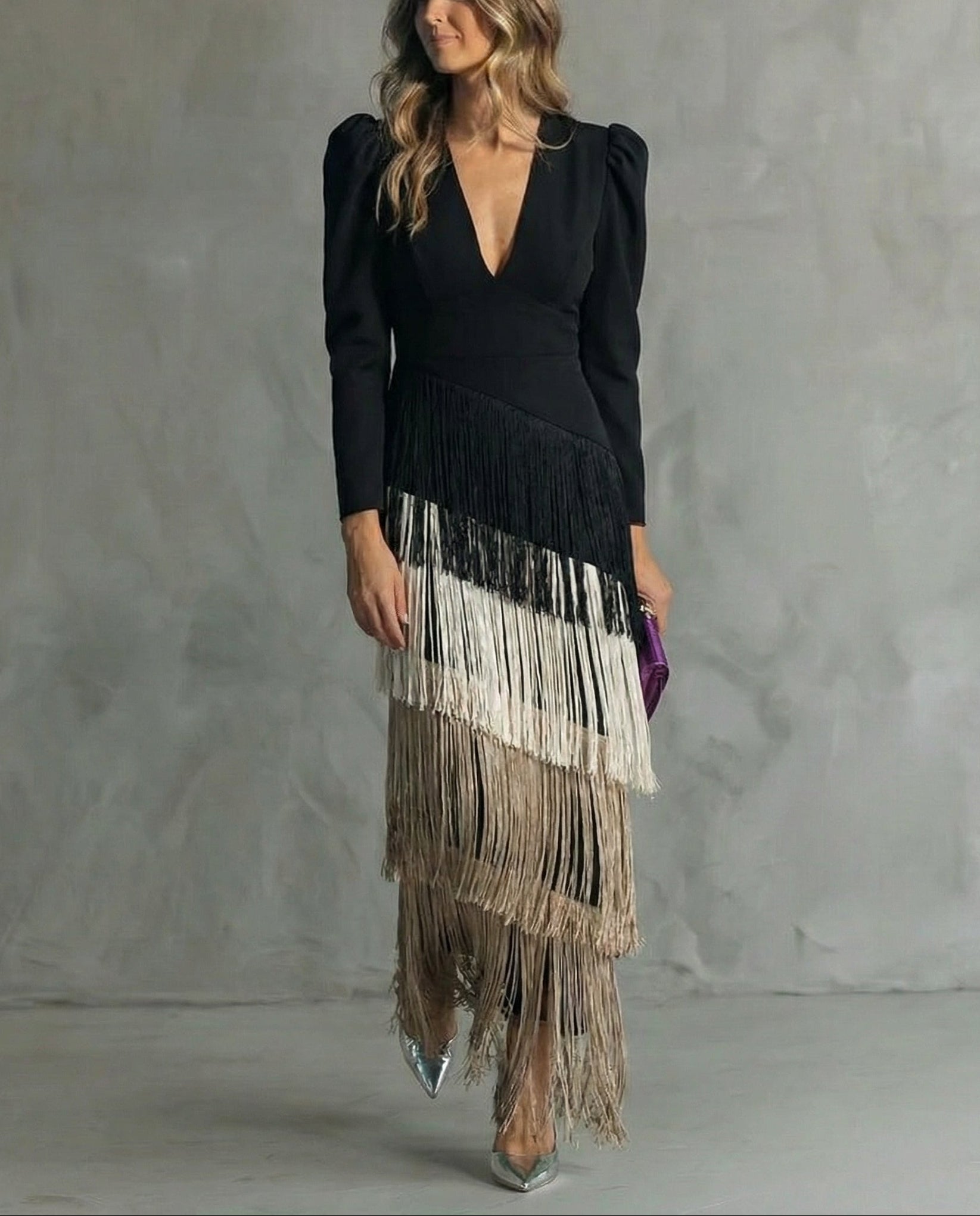 Sabela - Vestido midi elegante con mangas de flecos
