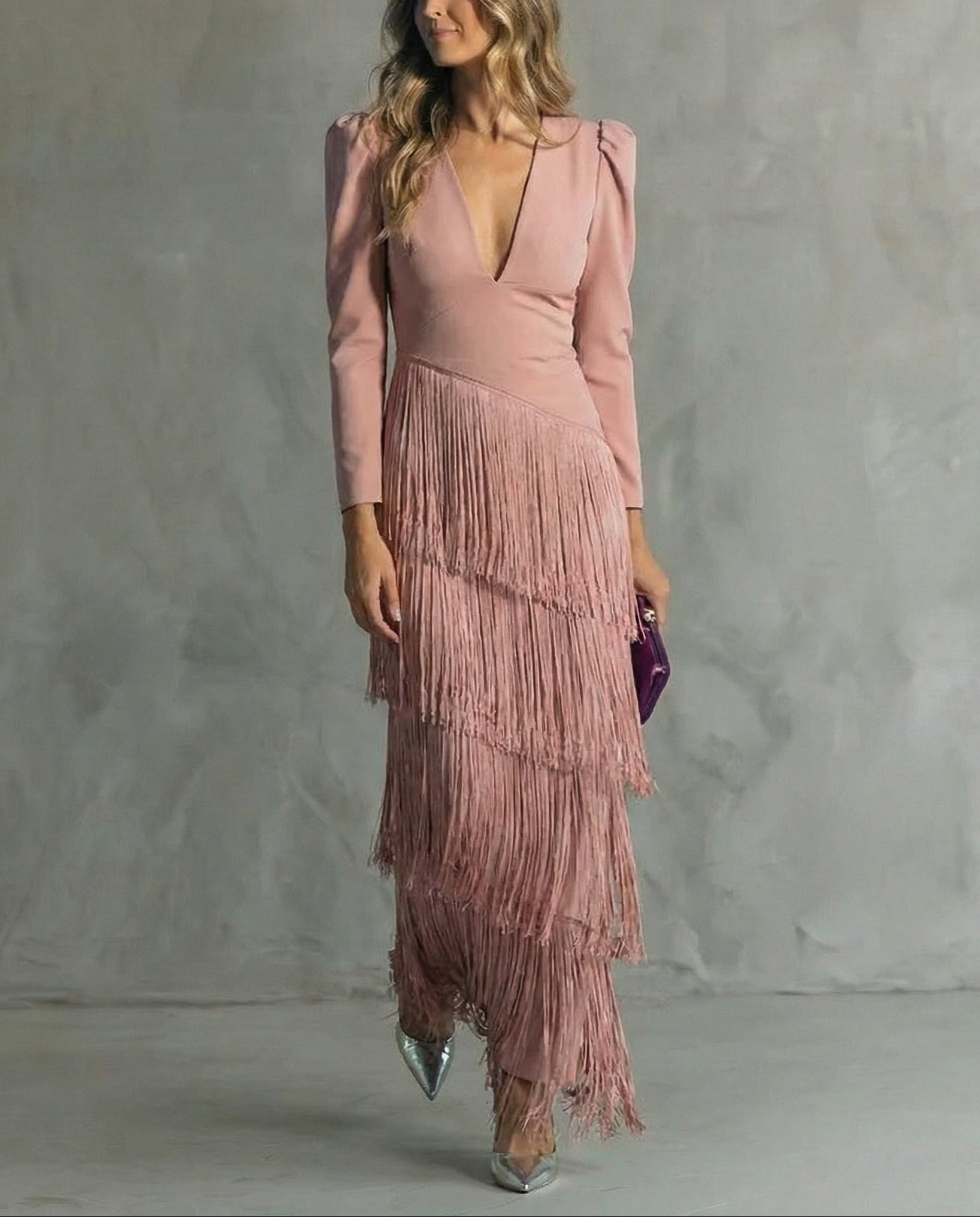 Sabela - Vestido midi elegante con mangas de flecos