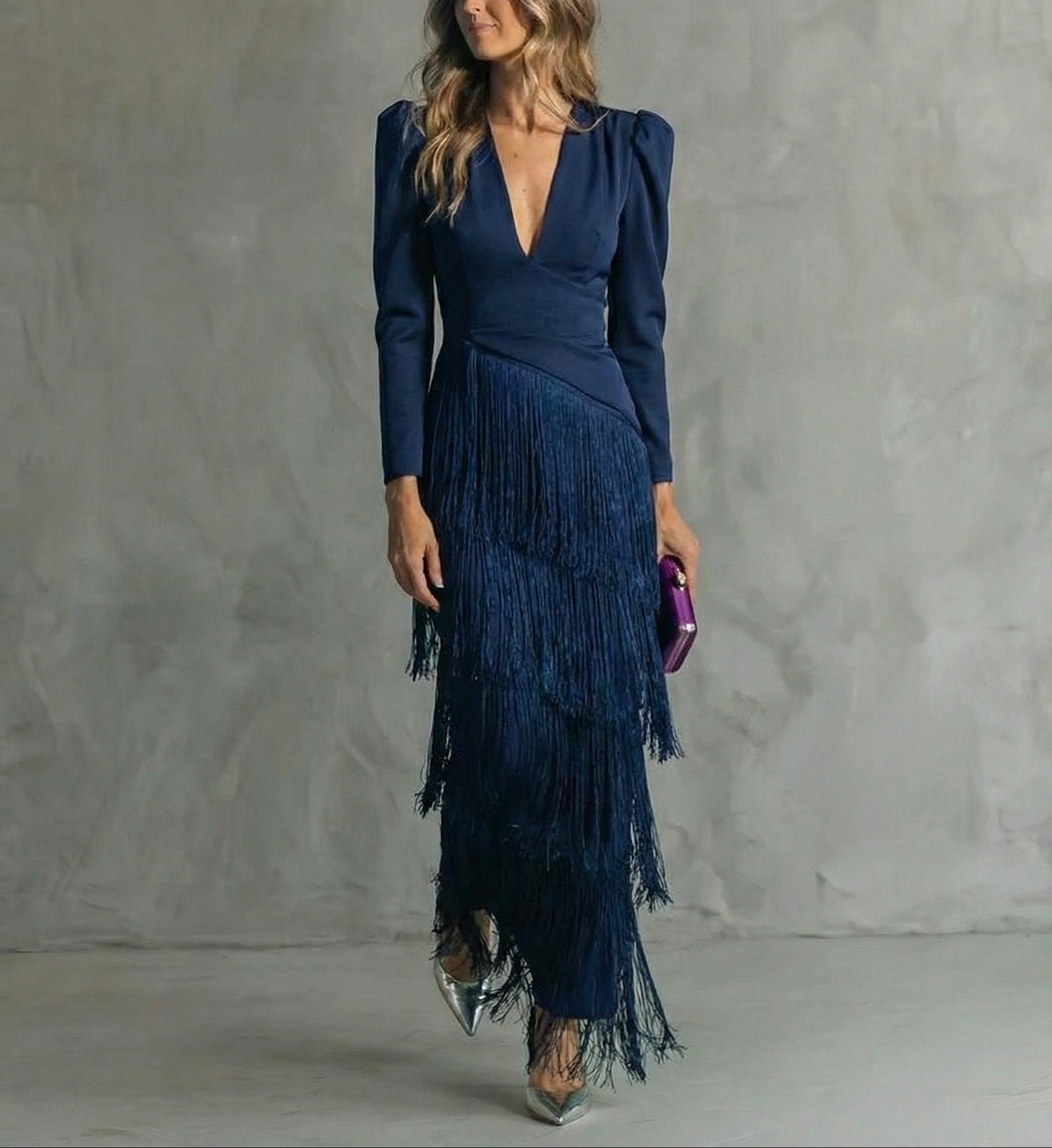 Sabela - Vestido midi elegante con mangas de flecos
