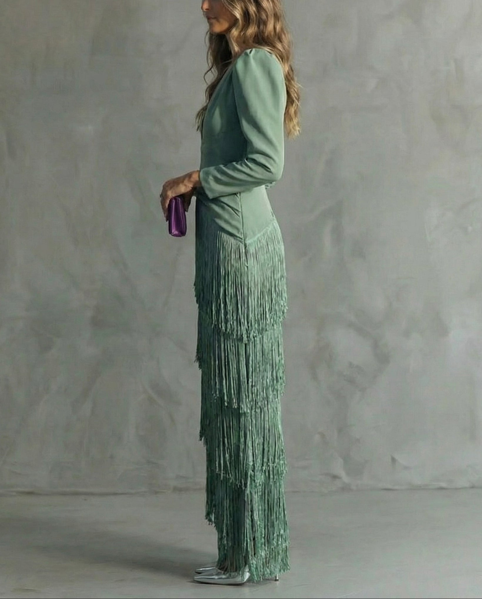Sabela - Vestido midi elegante con mangas de flecos