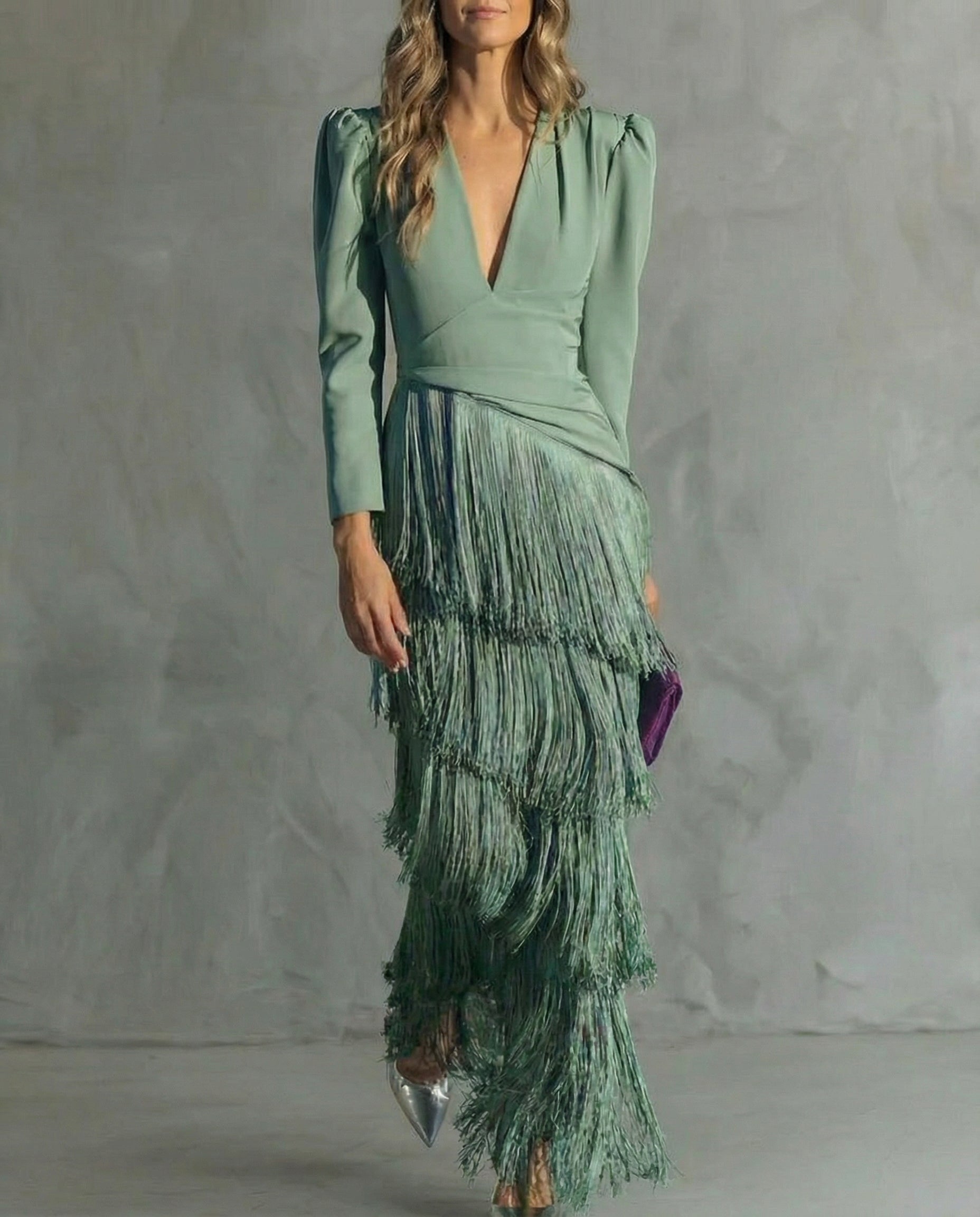Sabela - Vestido midi elegante con mangas de flecos