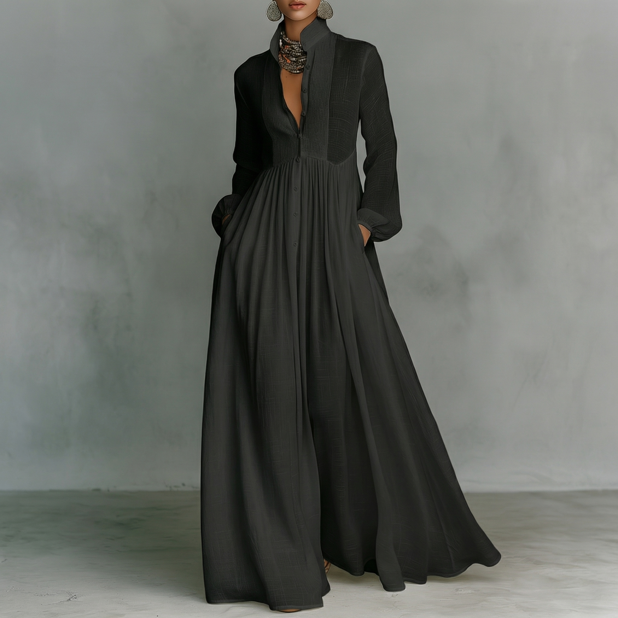 Ona - Vestido largo minimalista con patchwork, cuello alto y mangas largas.