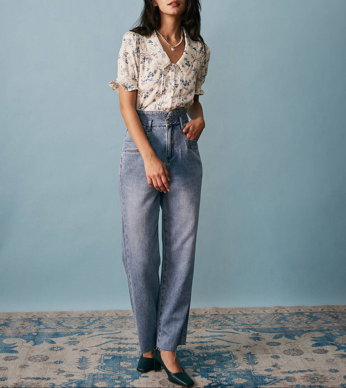 Cira - Camisa floral plisada con detalles de encaje