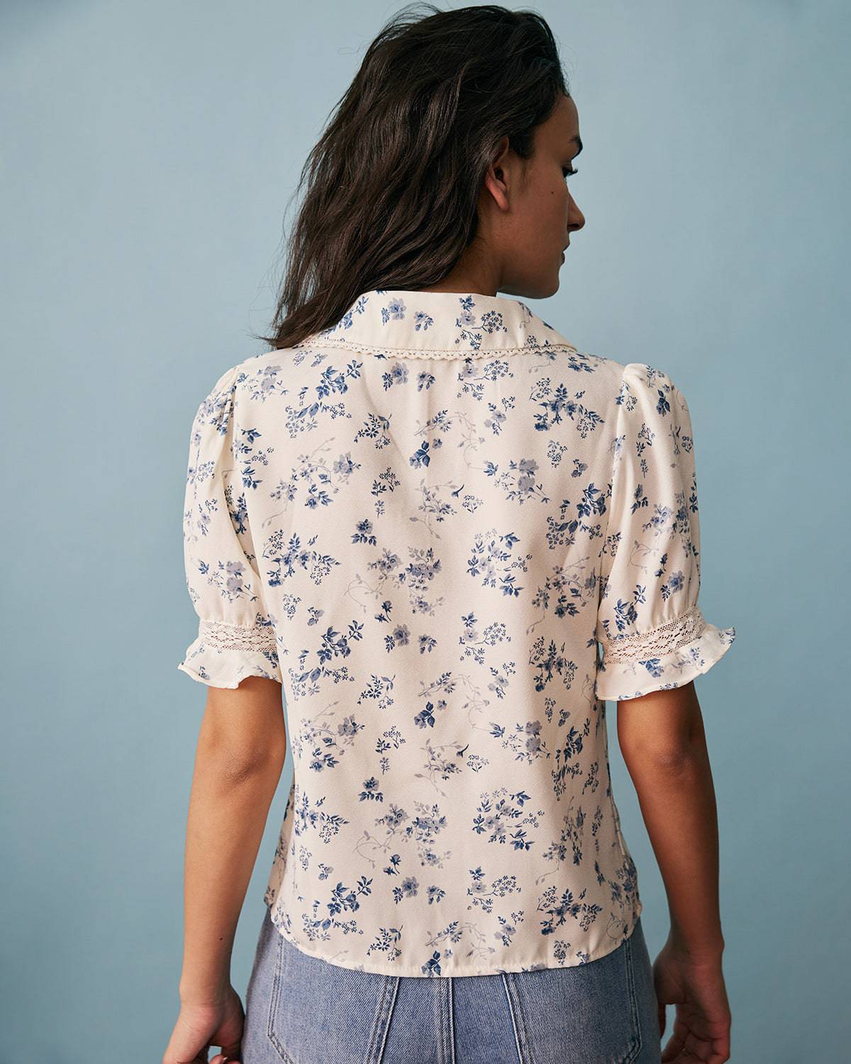 Cira - Camisa floral plisada con detalles de encaje