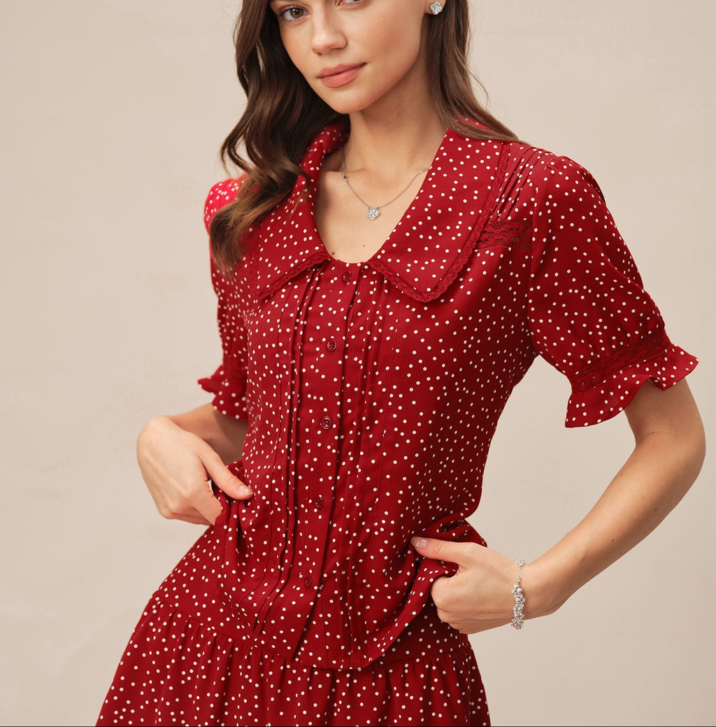 Alba - Vestido rojo con mangas abullonadas y cuello de lunares